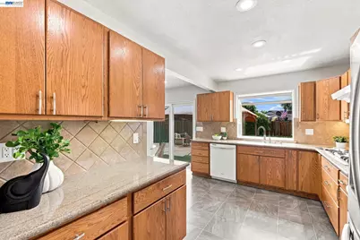 32235 Pulaski Dr, Hayward, CA 94544 - Photo 17