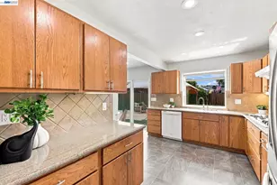 32235 Pulaski Dr, Hayward, CA 94544 - Photo 17