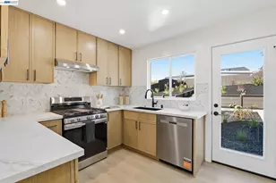 483 Heathcliff Dr, Pacifica, CA 94044 - Photo 9