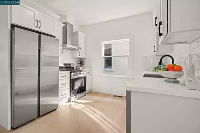 4959 Desmond St., Oakland, CA 94618 - Photo 9