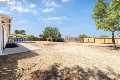 1361 Longshore Ct, Sacramento, CA 95838 - Photo 17