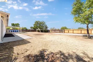 1361 Longshore Ct, Sacramento, CA 95838 - Photo 17