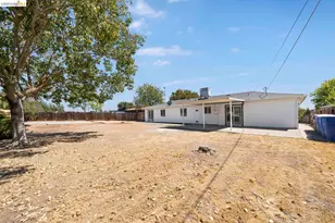 1361 Longshore Ct, Sacramento, CA 95838 - Photo 11