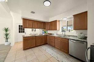 1361 Longshore Ct, Sacramento, CA 95838 - Photo 27