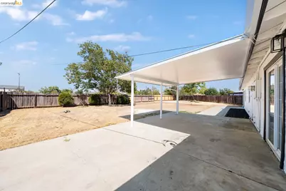 1361 Longshore Ct, Sacramento, CA 95838 - Photo 9