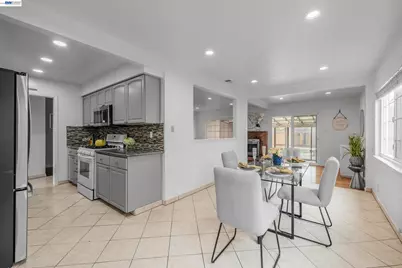 15743 Via Sorrento, San Lorenzo, CA 94580 - Photo 9