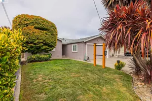 15743 Via Sorrento, San Lorenzo, CA 94580 - Photo 3