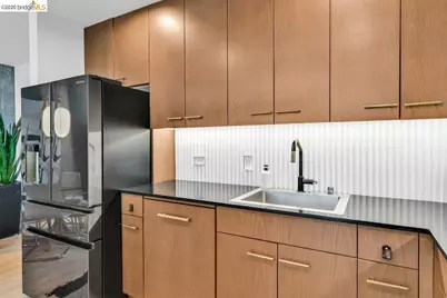 311 Oak St, Oakland, CA 94607 - Photo 15