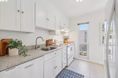 385 Jayne Ave #301, Oakland, CA 94610 - Photo 19