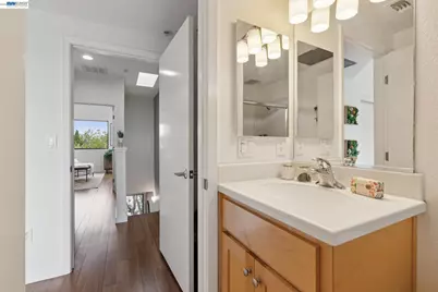 1215 Wood St, Oakland, CA 94607 - Photo 25