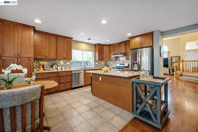 15100 Shining Star Ln, San Leandro, CA 94579 - Photo 11