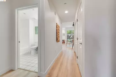 1121 40th St #4104, Emeryville, CA 94608 - Photo 13