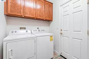 9569 Nicole Ln, Elk Grove, CA 95758 - Photo 43
