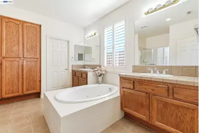 9569 Nicole Ln, Elk Grove, CA 95758 - Photo 29