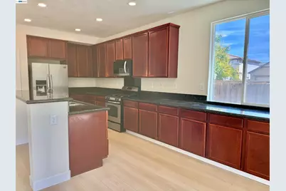 668 Landmark Pt, Lathrop, CA 95330 - Photo 11