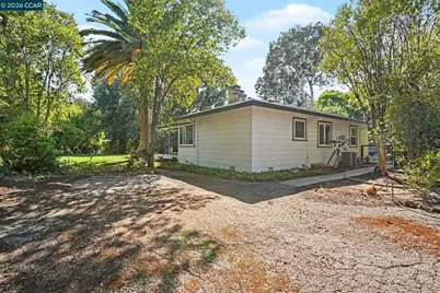 1174 Saint Francis Dr, Concord, CA 94518 - Photo 23