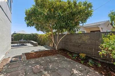 5718 Burlingame Ave, Richmond, CA 94804 - Photo 29