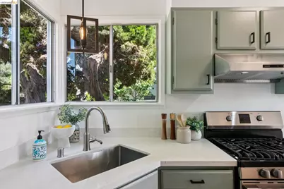 5718 Burlingame Ave, Richmond, CA 94804 - Photo 13