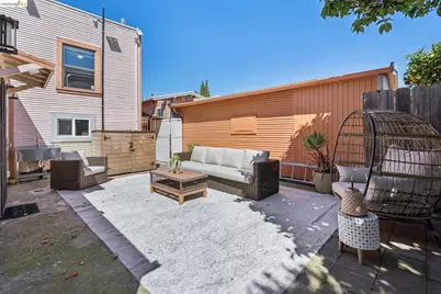 2328 Bartlett St, Oakland, CA 94601 - Photo 45
