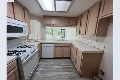 21239 Gary Dr #202E, Hayward, CA 94546 - Photo 3