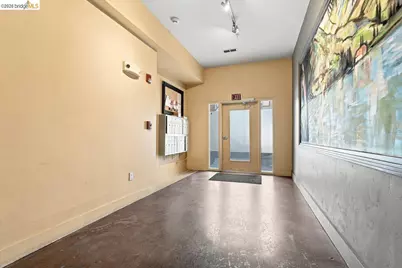 675 8th St #3, Oakland, CA 94607 - Photo 3