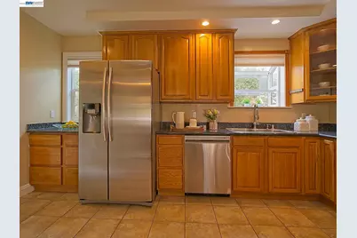574 Broadmoor Blvd, San Leandro, CA 94577 - Photo 17