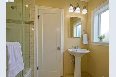 574 Broadmoor Blvd, San Leandro, CA 94577 - Photo 19