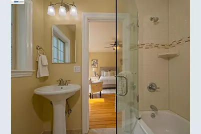 574 Broadmoor Blvd, San Leandro, CA 94577 - Photo 11