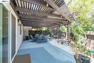 2105 Armstrong Dr, Pleasanton, CA 94588 - Photo 31