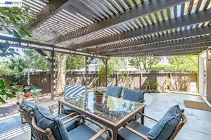 2105 Armstrong Dr, Pleasanton, CA 94588 - Photo 33