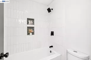 2105 Armstrong Dr, Pleasanton, CA 94588 - Photo 29