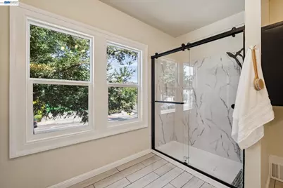 6031 Camden St, Oakland, CA 94605 - Photo 33
