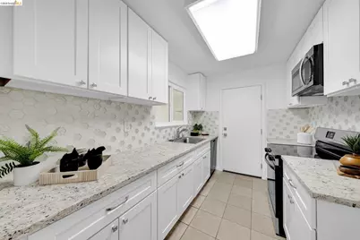 1300 Trembath Ln, Antioch, CA 94509 - Photo 19