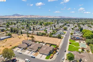 1300 Trembath Ln, Antioch, CA 94509 - Photo 3