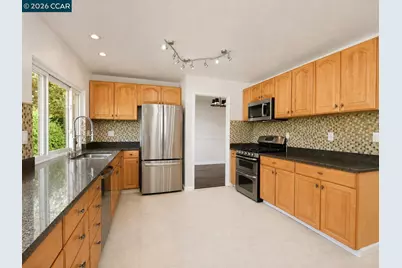 1325 New Hampshire Dr, Concord, CA 94521 - Photo 15