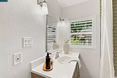 148 Roslyn Dr, Concord, CA 94518 - Photo 25