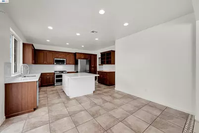 10324 Almanor Cir, Stockton, CA 95219 - Photo 7