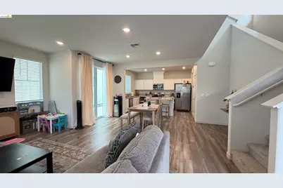 215 Manatee, Suisun City, CA 94585 - Photo 17