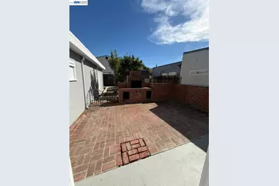 2050 102nd Ave, Oakland, CA 94603 - Photo 7