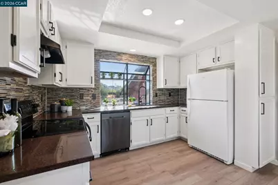 2554 Holly View Ct, Martinez, CA 94553 - Photo 13