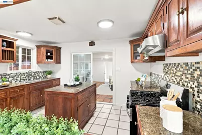 824 Moraga Dr, San Leandro, CA 94578 - Photo 9