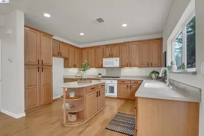 13253 Emerald Bay Ct, Lathrop, CA 95330 - Photo 13