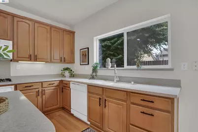 13253 Emerald Bay Ct, Lathrop, CA 95330 - Photo 15