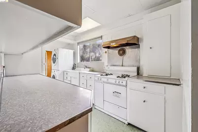 6502 Dana Street, Oakland, CA 94609 - Photo 13
