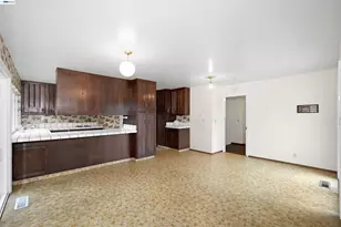 27929 Edgecliff Way, Hayward, CA 94542 - Photo 17