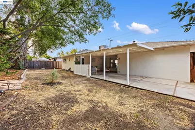 2136 Holbrook Drive, Concord, CA 94519 - Photo 25