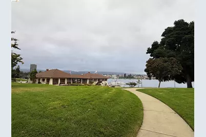 1425 Lakeside Dr #201, Oakland, CA 94612 - Photo 33