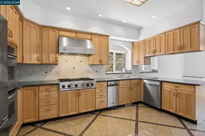 5535 Moraga Ave, Oakland, CA 94611 - Photo 17