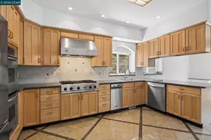 5535 Moraga Ave, Oakland, CA 94611 - Photo 17