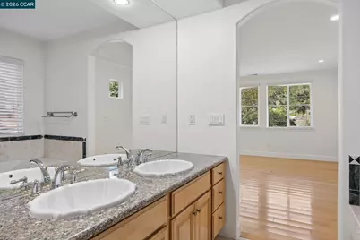 5535 Moraga Ave, Oakland, CA 94611 - Photo 33